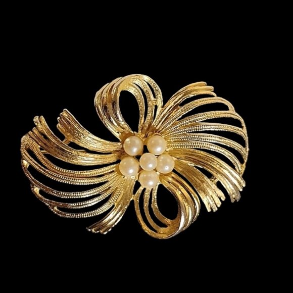 Vintage Signed M Jent Gold Tone And Simulated Pearl Brooch Pin - Picture 1 of 4